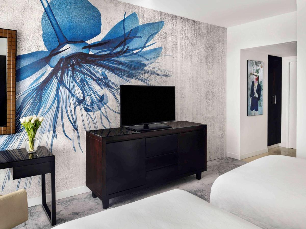 Moevenpick Hotel Jumeirah Lakes Towers Dubai Exteriör bild A guest room at the hotel