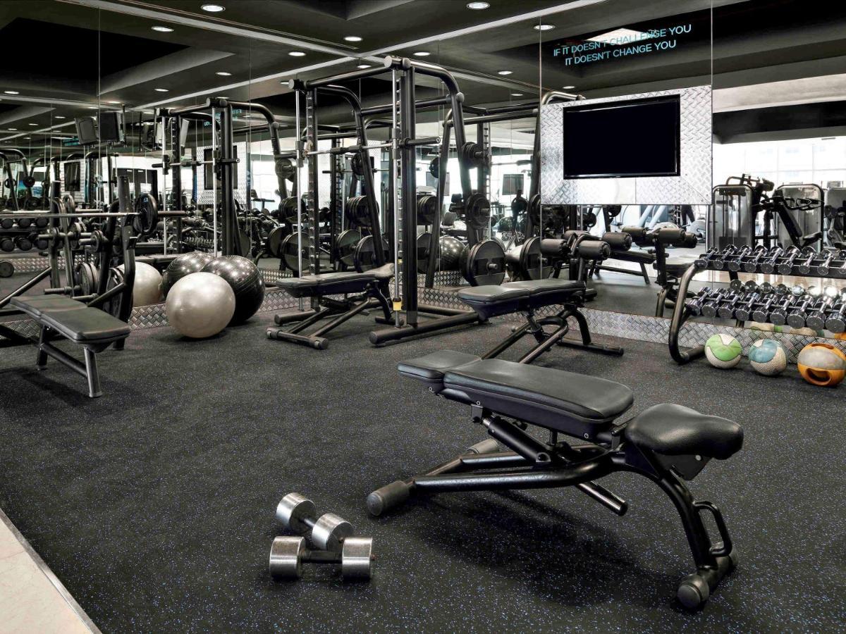 Moevenpick Hotel Jumeirah Lakes Towers Dubai Exteriör bild A gym in Japan