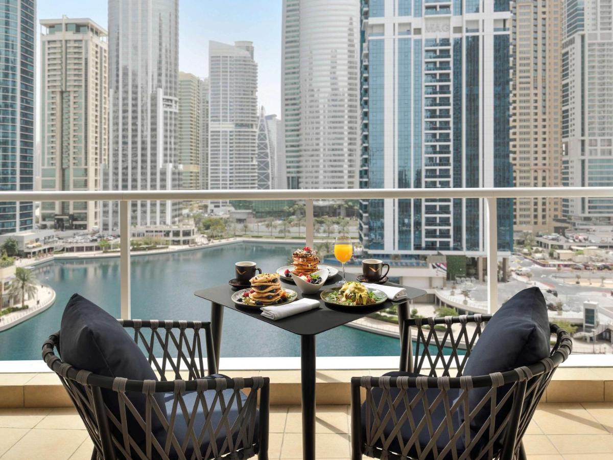 Moevenpick Hotel Jumeirah Lakes Towers Dubai Exteriör bild View from the balcony of a suite