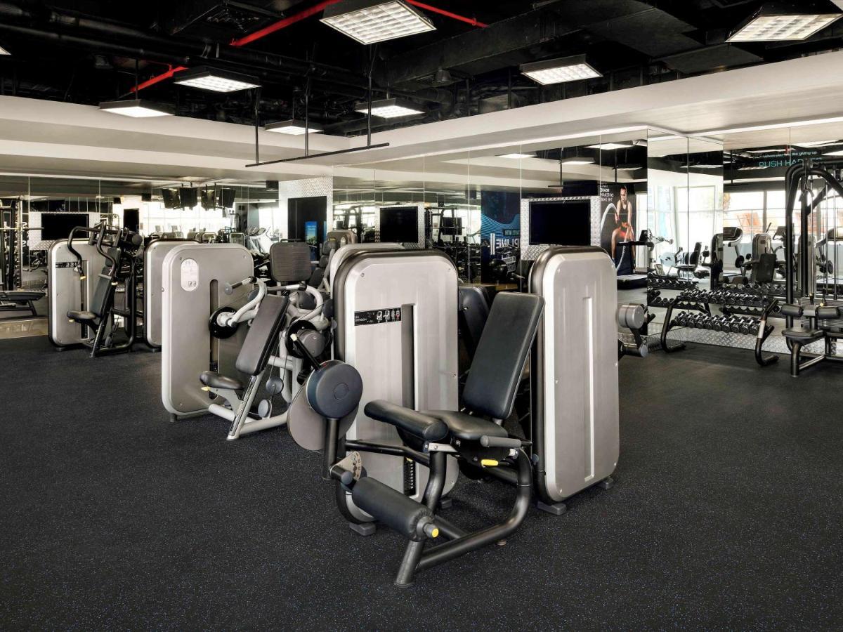 Moevenpick Hotel Jumeirah Lakes Towers Dubai Exteriör bild The gym at the 2012 London Olympics
