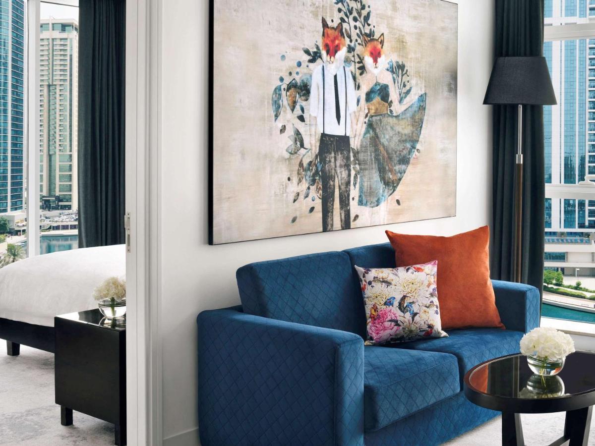 Moevenpick Hotel Jumeirah Lakes Towers Dubai Exteriör bild A living room in a suite at the Ritz-Carlton, Dubai