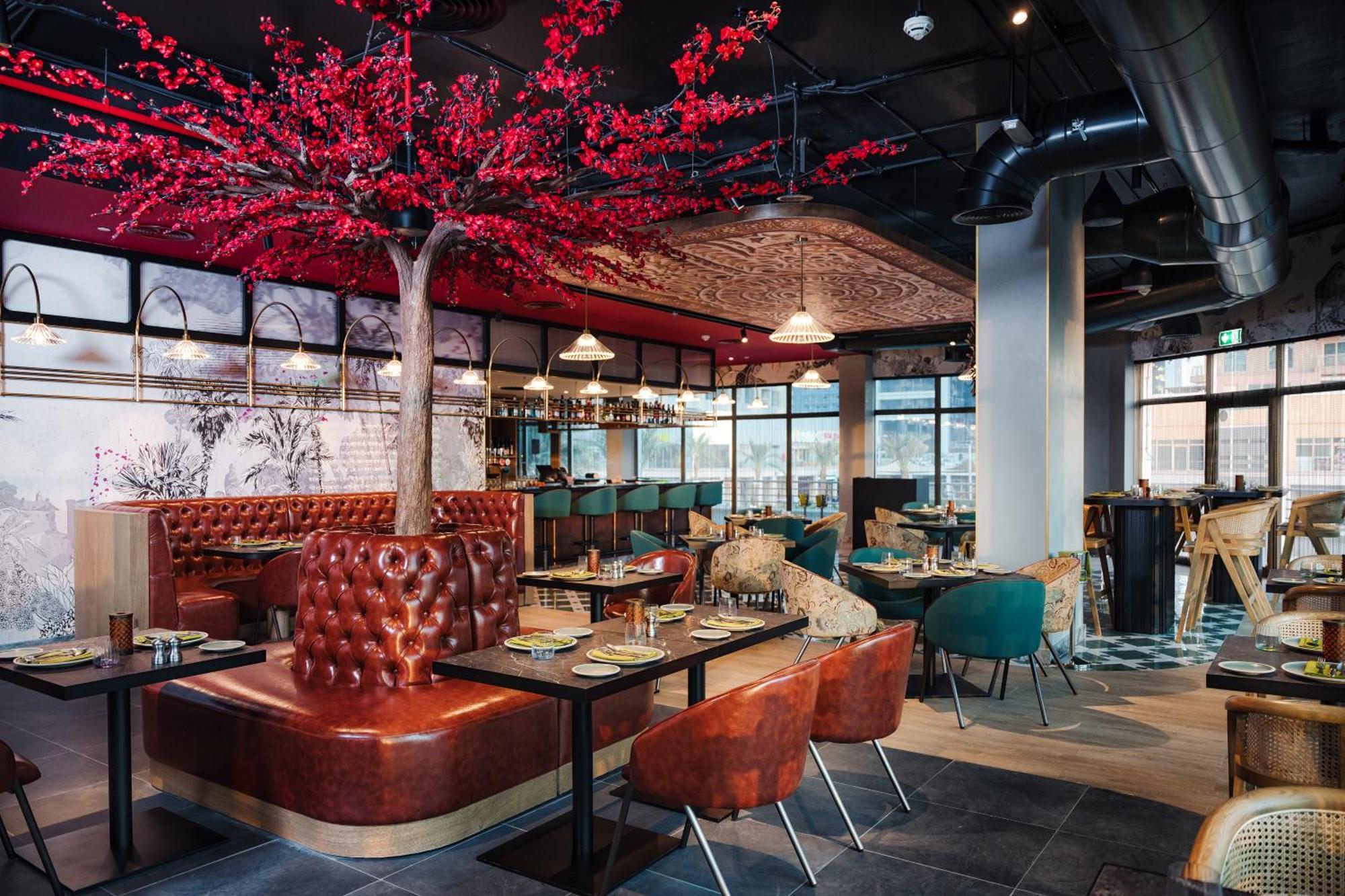 Moevenpick Hotel Jumeirah Lakes Towers Dubai Exteriör bild Interior of the restaurant